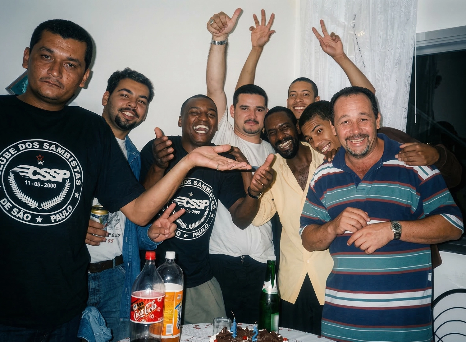 Pablo Souza com a rapaziada do Clube dos Sambistas de São Paulo